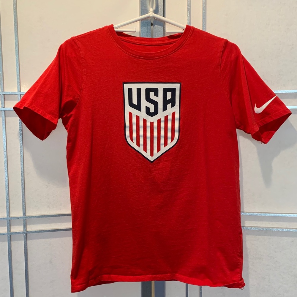 *WORN ONCE* Nike T shirt. Boys XL
